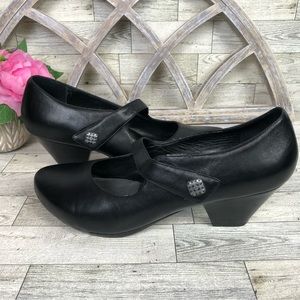 Dansko Mary Janes black leather with Velcro closure Size 42 / US 11.5 - 12